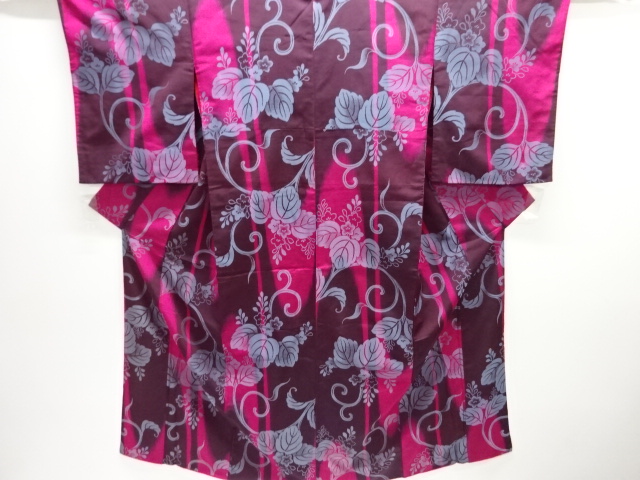 大正ロマン　矢羽根に草花模様織出し着物